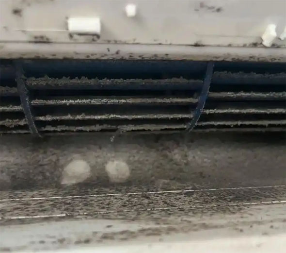 柳林空调吹的风有股烧焦味是怎么回事